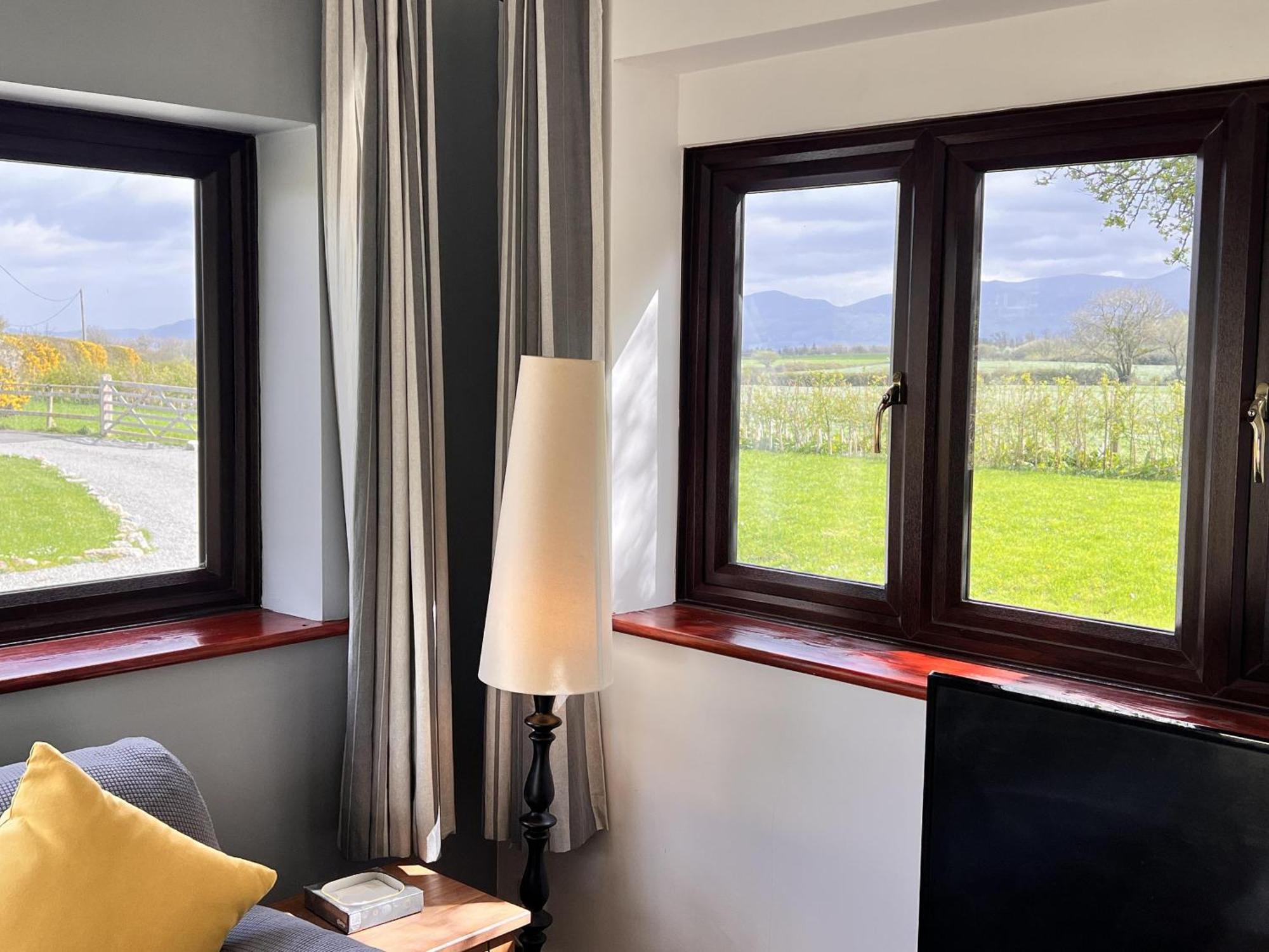 3 Bed Detached Cottage- Log Burner Mountain Views Beaumaris Exterior foto